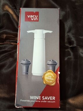 Vacu Vin Wine Saver Vacuum Pump + 2 Stoppers Open Box